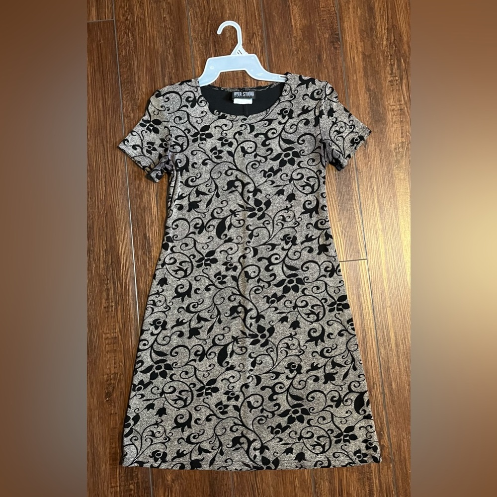 BYER STUDIO California black & white dress. Size 10. Price reflects flaws.